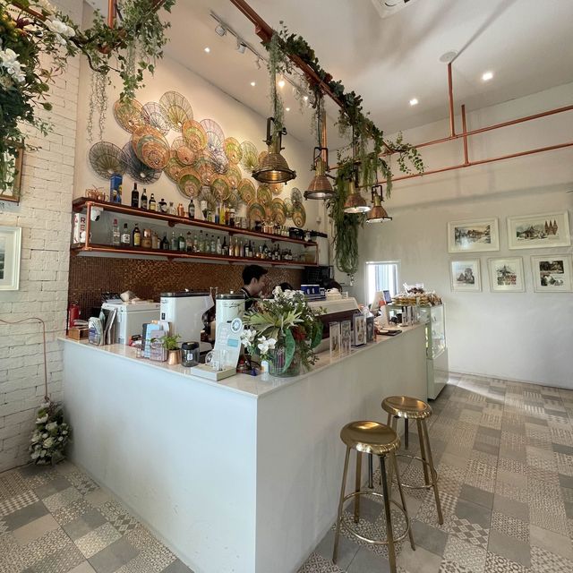 14. Me Cafe' Phetchaburi