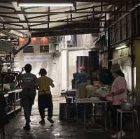 ทานบะหมี่ รับปีมังกร ที่ตลาดน้อย