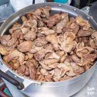 ข้าวมันไก่ให้เยอะคิวยาววววว!