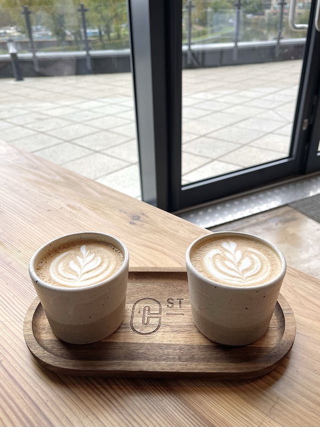 英國米爾頓凱恩斯超寫意河邊咖啡店-Canal St. Coffee