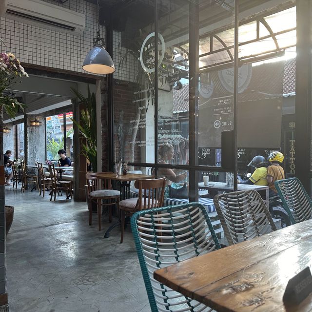 【インドネシア/バリ】繁華街から程近い、クタエリアイチオシカフェレストラン「Crumb&Coaster」