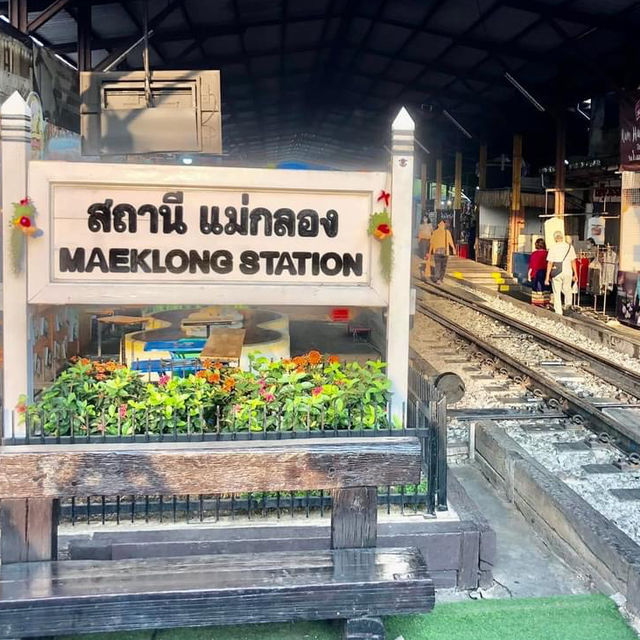 Unique Maeklong Railway Market 🇹🇭