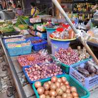 Unique Maeklong Railway Market 🇹🇭