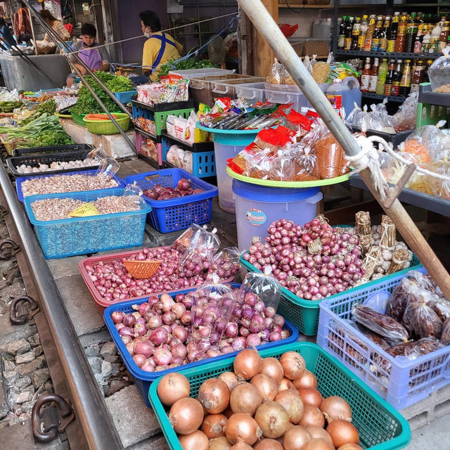 Unique Maeklong Railway Market 🇹🇭