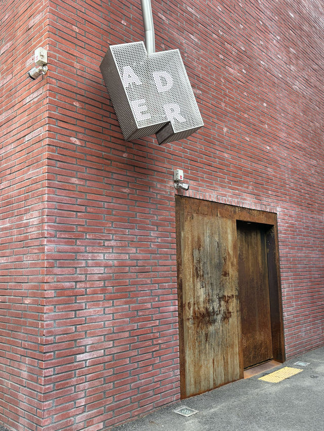 「首爾景點：Ader Error旗艦店，驚喜打卡！」