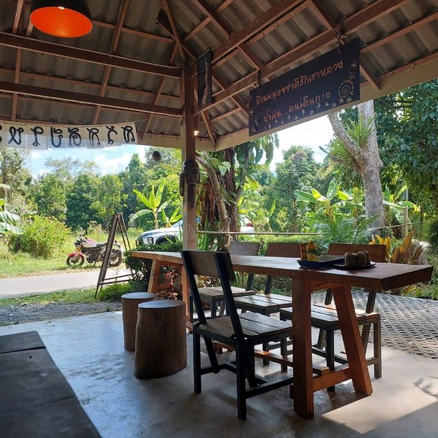 ร้านบ้านชาในป่าฝน Tea House in Rainforest