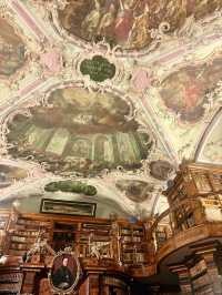 【瑞士】St. Gallen聖加侖修道院：瑞士最美的圖書館和巴洛克式大教堂 I 春天好去處