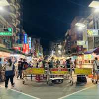 六合観光夜市を散策