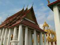 ขึ้นโลหะปราสาท..กราบพระบรมสารีริกธาตุ