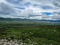 Litang Grassland: A Vast Expanse of Serene Beauty