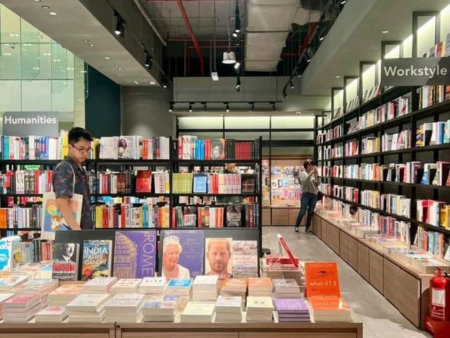 TSUTAYA BOOKSTORE INTERMARK MALL