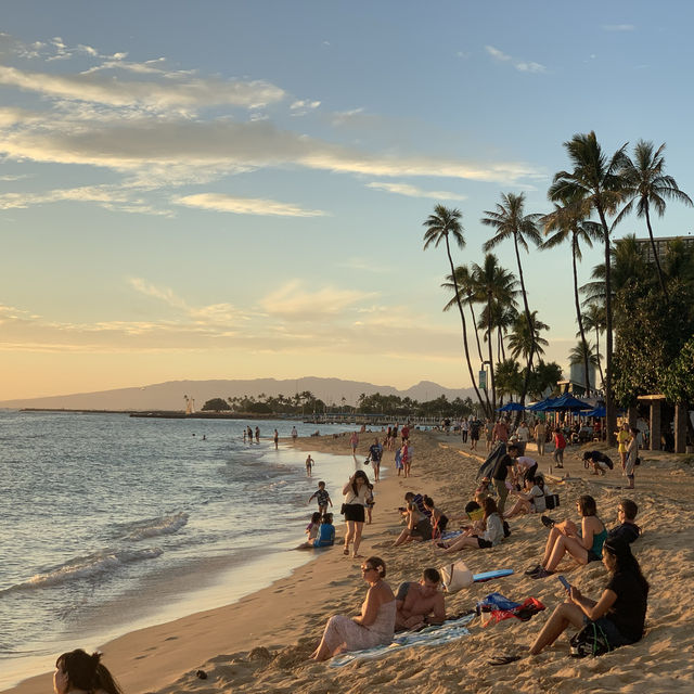"7 Essential Hacks for the Perfect Waikiki Beach Experience"