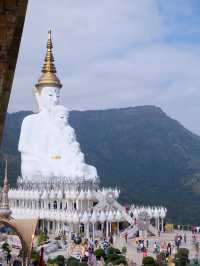 ชมความสวยงามของวัดพระธาตุผาซ่อนแก้ว