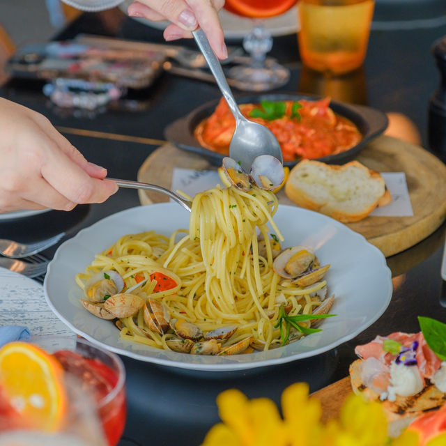 ที่พักติดริมแม่น้ำกก อาหารอร่อยนอนสบาย ในเชียงราย