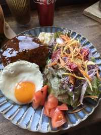 【福岡カフェ】ボリューム満点ランチとカラフルカフェラテ🌈