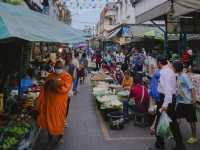 ตลาดใต้พิษณุโลก เป็นตลาดเก่าแก่ของเมืองพิษณุโลก