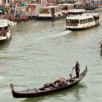 "Exploring Venice by Kayak: A Unique Perspective on the City"