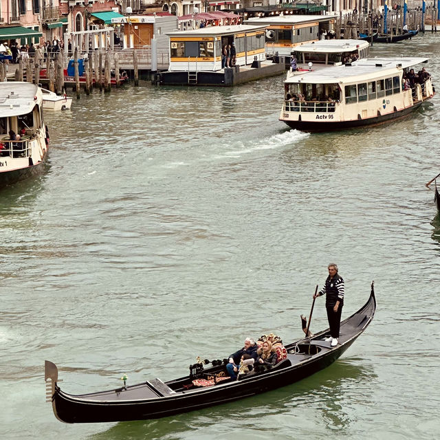 "Exploring Venice by Kayak: A Unique Perspective on the City"