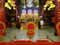 ไหว้สิ่งศักดิ์สิทธิ์ วัดมังกรกมลาวาส