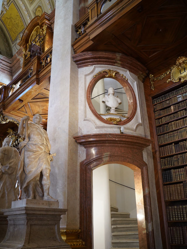 【オーストリア】ウィーンの世界一美しい図書館😍