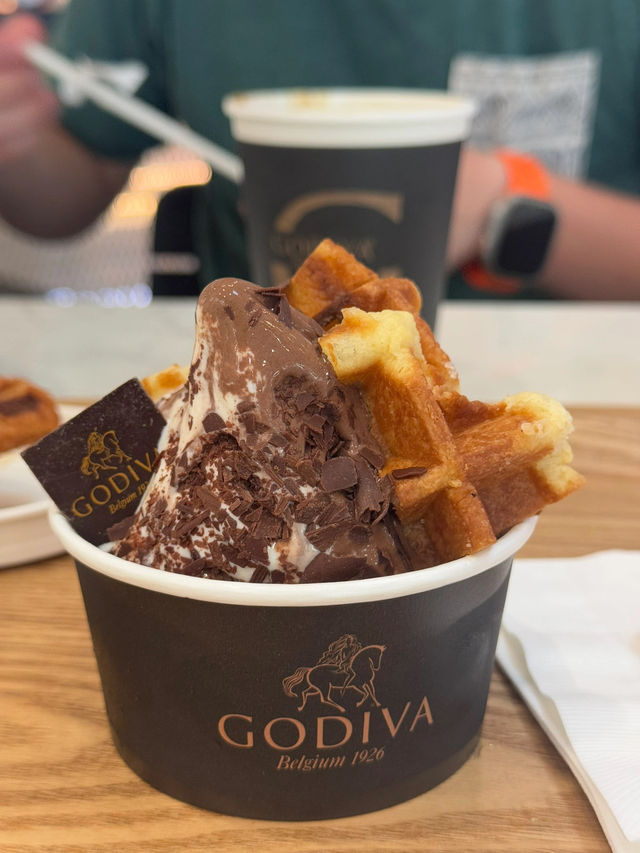 上機前的飲品雪糕Grab & Go @GODIVA CAFE