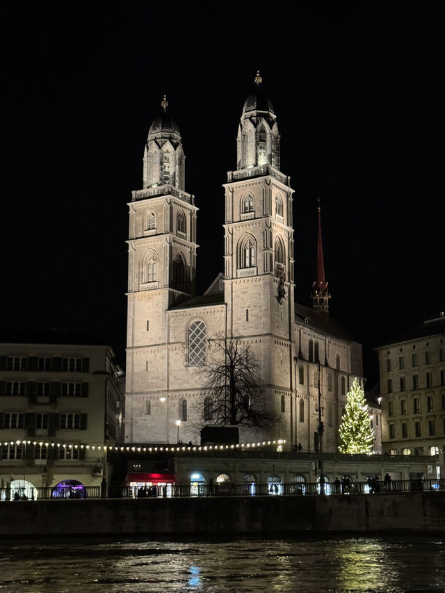🇮🇹 Zurich at Night: A Glimpse into the Illuminated Cityscape