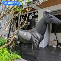 打開白色小屋的紅色大門，台南設計師旅店：8又二分之一