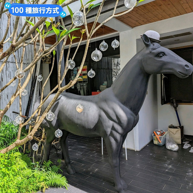 打開白色小屋的紅色大門，台南設計師旅店：8又二分之一