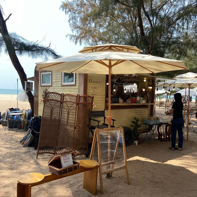 หาดแหลมเจริญ…จังหวัดระยอง 🌊⛱️