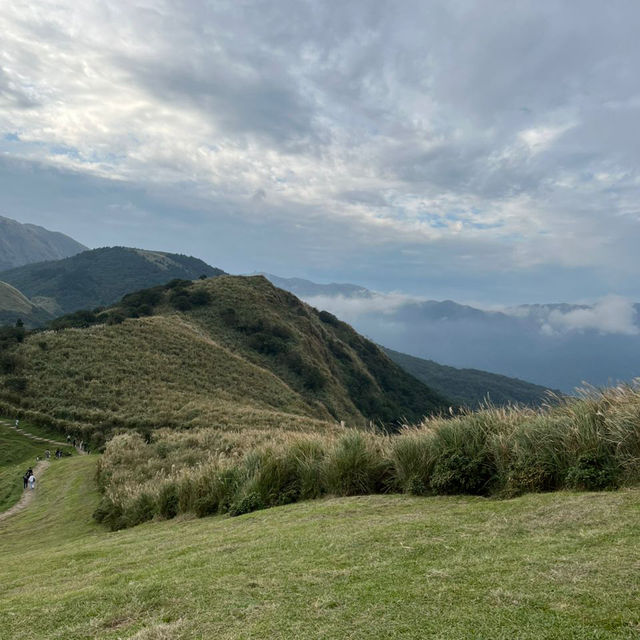 Discover the scenic YangMingShan national park