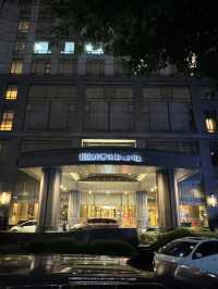 พักสบายใจกลางเมืองฉงชิ่ง  HILTON CHONGQING