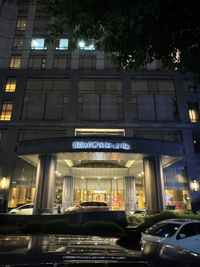 พักสบายใจกลางเมืองฉงชิ่ง  HILTON CHONGQING