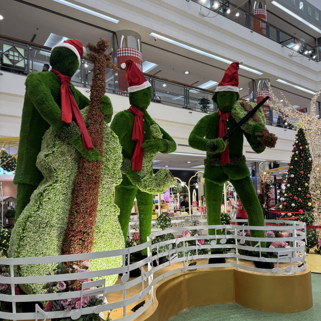 Twinkling Lights & Holiday Delights: 1 Utama’s Christmas Vibes