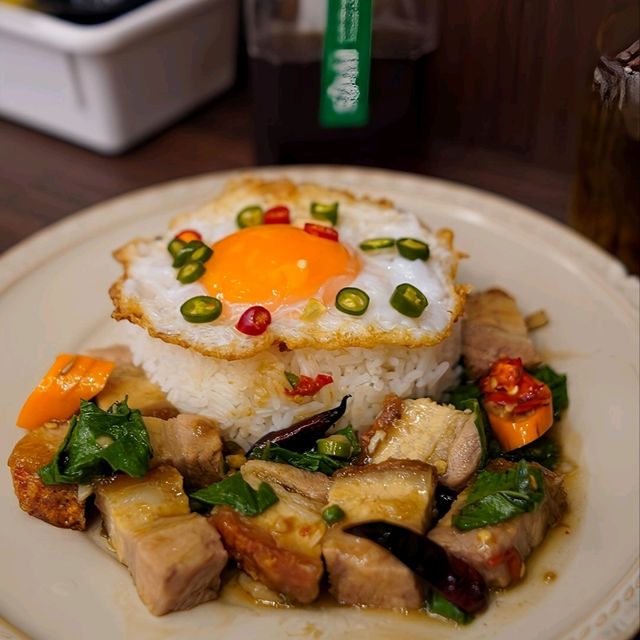 泰國曼谷_กะเพราตาแป๊ะ Gapow Tapae_脆皮豬肉打拋