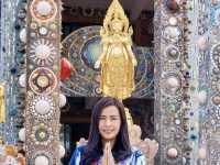 อุโบสถพระพุทธเจ้าองค์ใหญ่ 5 องค์ อยู่ในวัดนี้