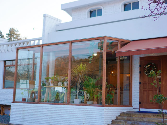 주택을 개조해서 만든 군산 카페