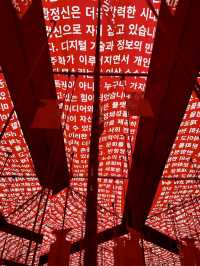 강렬한 레드가 테마인 🌹 향기로운 이색 한남동 실내데이트❣️