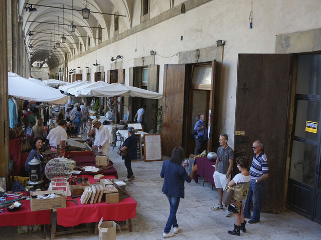 【イタリア・アレッツォ】イタリア最大級のアンティーク市とランチ