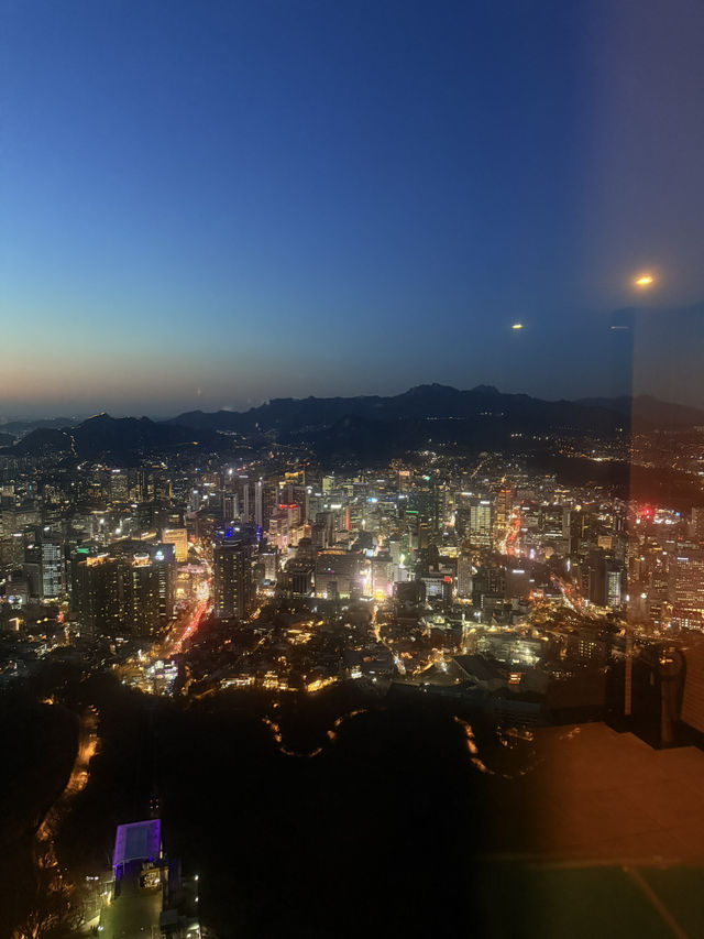 首爾｜N首爾塔廁所能看見最美私房夜景 愛情鎖牆見證愛的重量