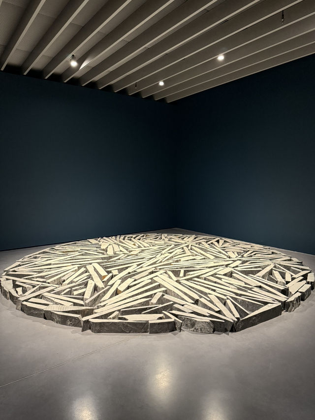 Contemporary arts sometimes can be a nuisance, but not when it’s free! 😆