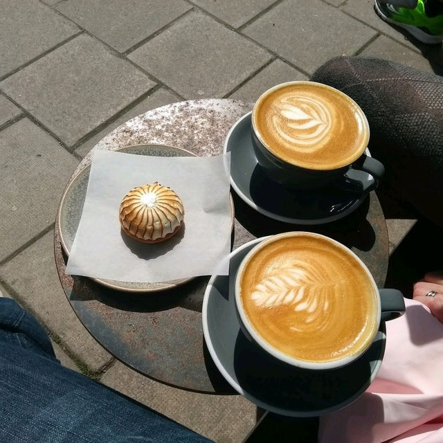 Nice cafe with central location