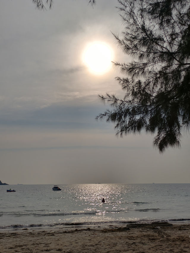 🌴 หาดนางรอง สถานที่ซ่อนเร้นสวรรค์ของทะเลระยอง!
