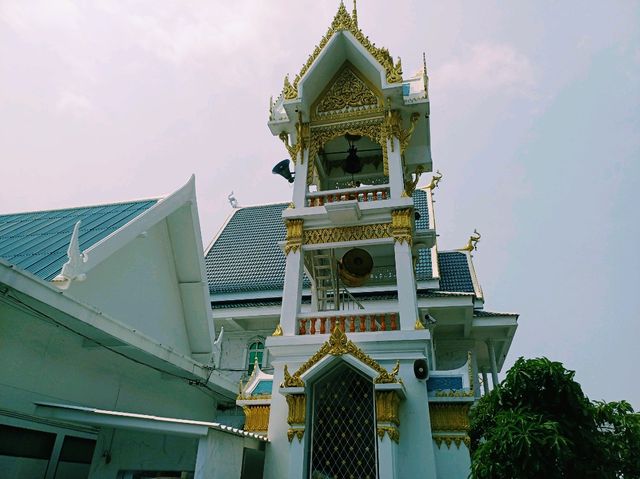 泰國曼谷湄南河畔著名古跡皇家寺廟景點：Wat Ta Klam，藍白色寺廟，適合打卡拍照📸冥想