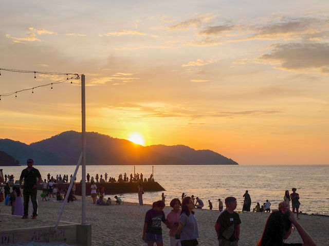 Sunset Bliss and Fire Dances: A Night at Batu Ferringhi