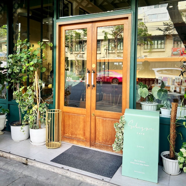 คาเฟ่หลบร้อนที่ Schizzi Cafe นางเลิ้ง