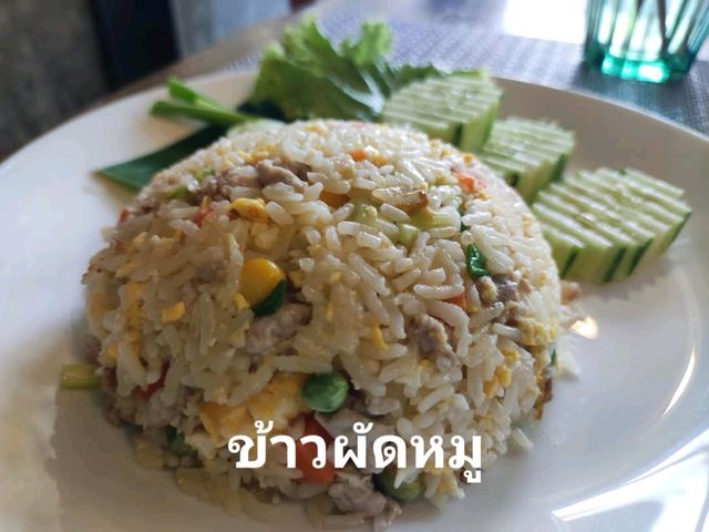 คาเฟ่เด็ด บ้านเพ อาหารสดอร่อย บรรยากาศร่มรื่น