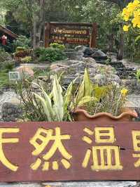 แวะพักผ่อนที่ น้ำพุร้อนแม่ขะจาน(ตลาดทวีสิน)