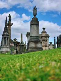 Wandering Through Glasgow Necropolis ⚰️🏰🌿☁️🕊️