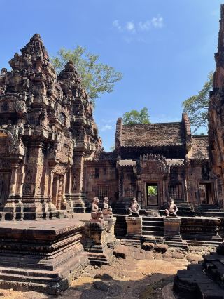 🇰🇭 Banteay Srei: Hindu Temple in the Heart of Southeast Asia