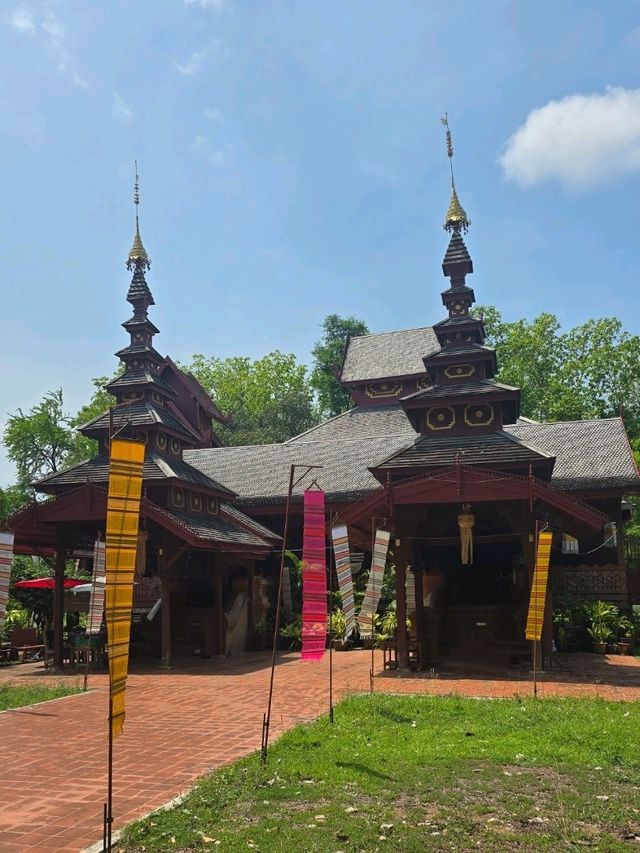 วัดจอมสวรรค์เป็นวัดเก่าแก่ สถาปัตยกรรมพุกาม